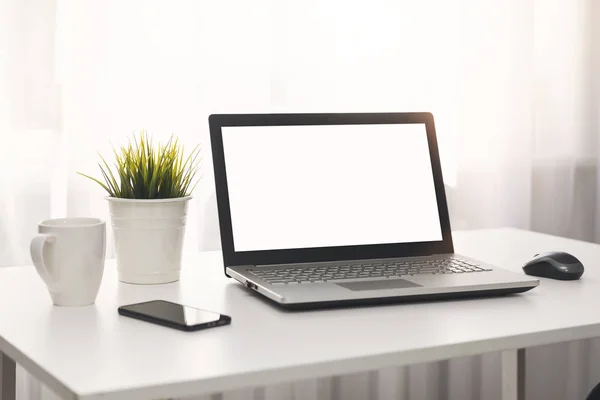 Local Trabalho Branco Brilhante Com Laptop Mesa Quarto — Fotografia de Stock