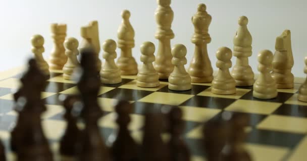 部分木のチェス盤です ドリー ショット — ストック動画