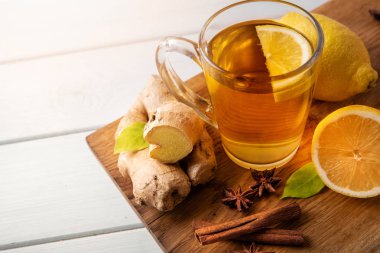 limonlu zencefil kökü çay fincan