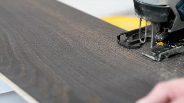 Piso Laminado Corte Com Serra — Vídeo de Stock