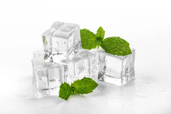 Menta Ice Cubes Elszigetelt Fehér Background — Stock Fotó