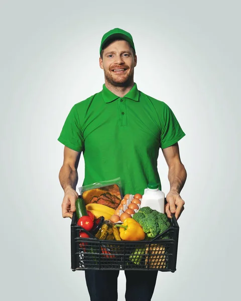 Livraison Épicerie Homme Uniforme Vert Avec Boîte Nourriture — Photo