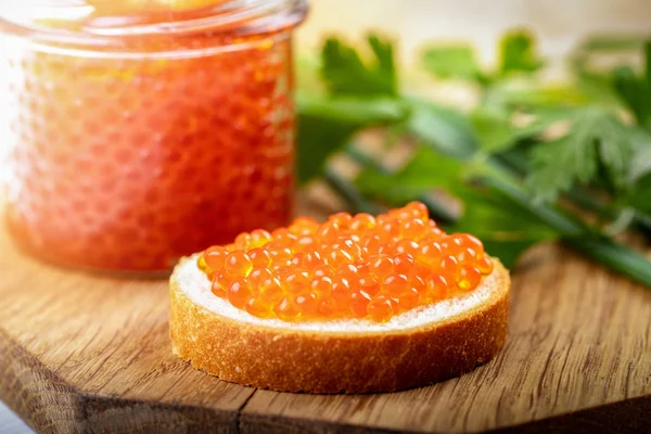 Entrées Caviar Oeufs Saumon Sur Pain — Photo