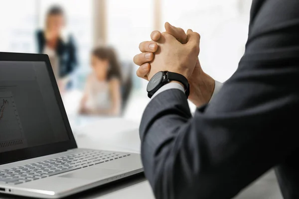 Chef Bei Der Arbeit Büro Mitarbeiter Supervision Und Motivation — Stockfoto