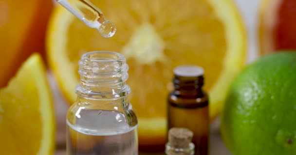 Citrus Etherische Olie Druipend Van Pipet Vers Fruit Achtergrond — Stockvideo