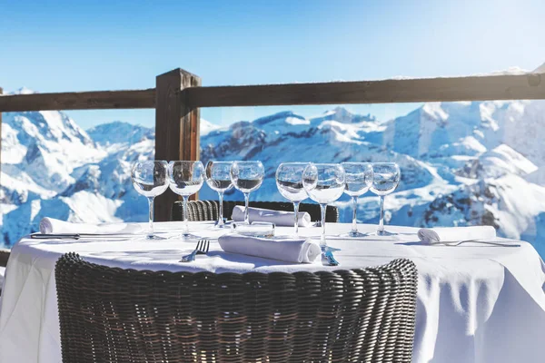 Outdoor Luxury Restaurant Table Beautiful Landscape View Alpine Mountains — Stock Photo, Image