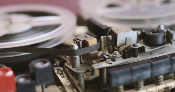 Closeup Old Reel Reel Tape Recorder Playing Music — Stock Video