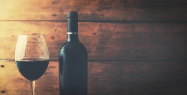 kırmızı şarap şişesi ve eski ahşap arka plan kopya spa ile cama