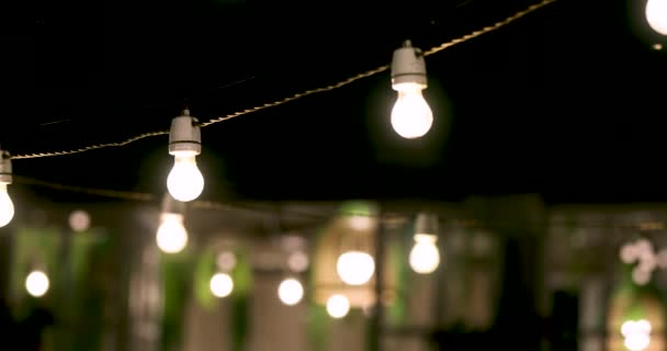 户外派对弦灯在夜间发光 — 图库视频影像