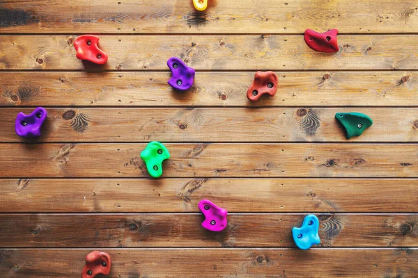 Rochers Muraux Escalade Colorés Pour Les Enfants Sur Fond Bois — Photo