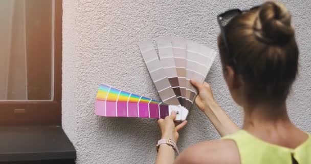 Diseñador Elegir Color Pintura Para Fachada Estuco Exterior Casa — Vídeos de Stock