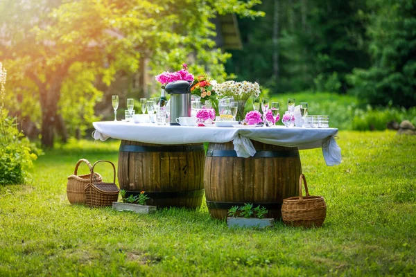 Bela Mesa Buffet Banquete Decorado Estilo Rústico Jardim — Fotografia de Stock