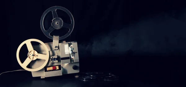 Retro Reel 8Mm Movie Film Projector Working Dark Room Copy — Stock Photo, Image