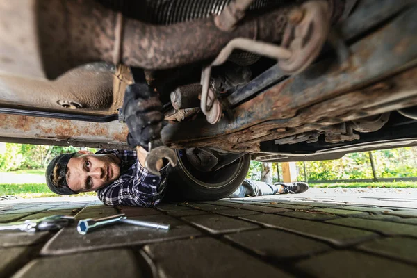 Man Repairing Bottom Rusty Old Car Mechanic Working — Stock Photo, Image