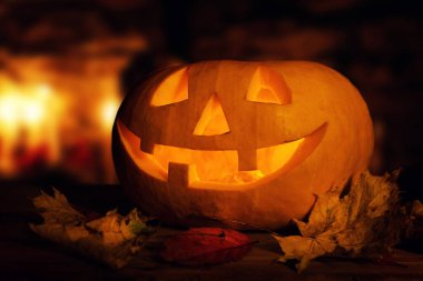 Cadılar bayramı balkabağı - geceleri parlayan ürkütücü balkabağı-fener