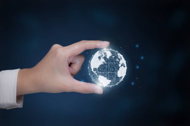 Küreselleşme kavramı dünya grafik illüstrasyon tutan el ile