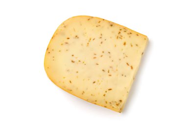 gouda bir kısmı beyaz zemin üzerine izole kimyon peynir ile