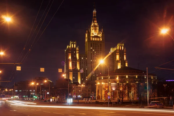 Tomme Veidekker Med Moderne Bygninger Nattemiljøer Moskva – stockfoto