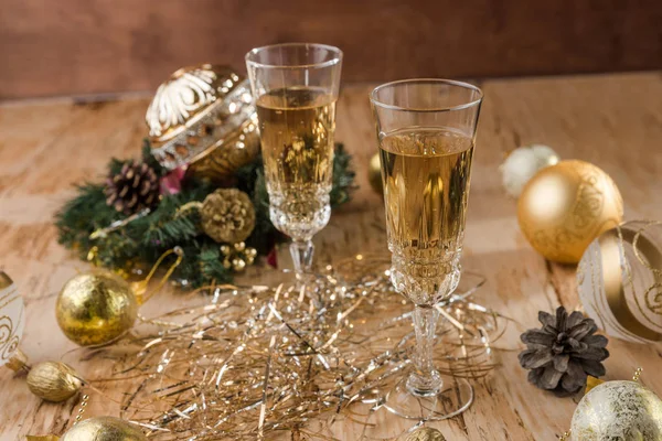 Jul Och Fira Med Champagne Nya Året Semestern Dekorerade Bordet — Stockfoto