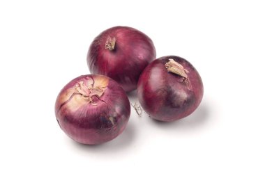 Beyaz bir arka plan üzerinde izole mor soğan
