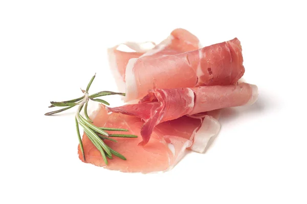 Beyaz arka plan üzerinde izole dilimlenmiş hamon prosciutto