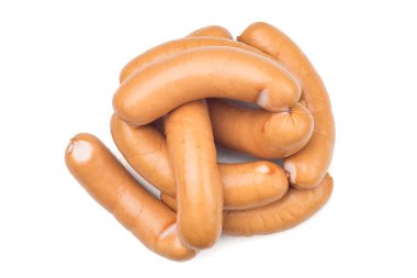 Bir sürü sosis. beyaz bir arka plan üzerinde izole sosisler. üstten görünüm
