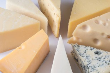 izole üzerine beyaz peynir türleri