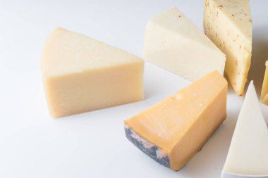 izole üzerine beyaz peynir türleri