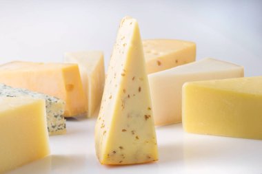 izole üzerine beyaz peynir türleri