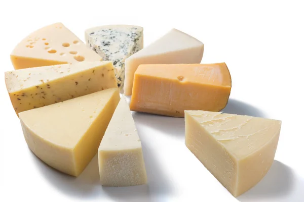 Verschiedene Käsesorten Isoliert Auf Weiß Stockfoto