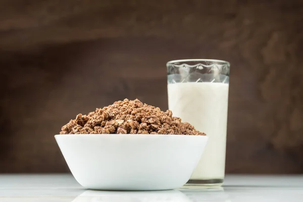 Cuenco Cereal Con Vaso Leche Galletas Sobre Fondo Madera —  Fotos de Stock