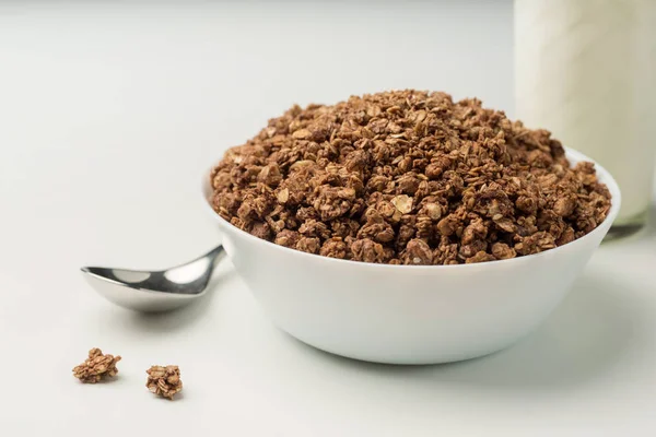 Cuenco Copos Avena Con Pasas Vaso Leche Cuchara Llena Muesli —  Fotos de Stock