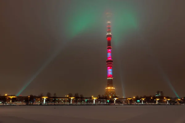 Moskau Russland Ostankino Fernsehturm Der Nacht Straßenlaternen Und Beleuchtete Gebäude — Stockfoto