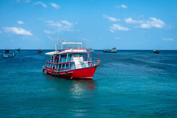 Red fisherman  boat at Gulf of Thailand — Stock Photo, Image