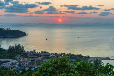 Samui Island Tayland gün batımında.