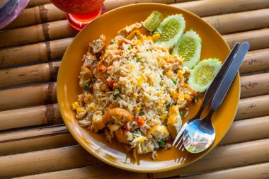 Otantik mutfak pad tay pirinç füme tofu fasulye filizi pe