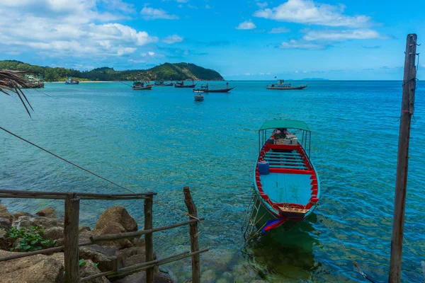 Empty taxi boat near pier, summer vacation — Stock Photo, Image