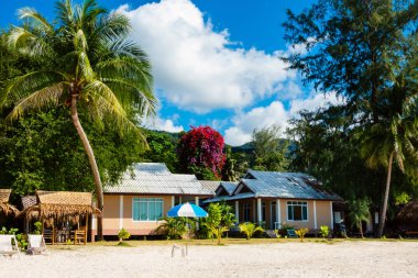 Güneş plajıplajda plaj bungalov - Tayland tatil arka plan