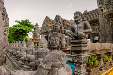 Tayland'da Çin Tapınağı Heykeli