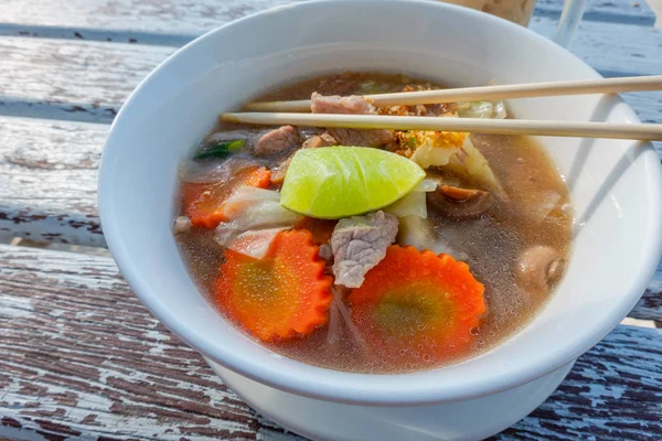 Thai Spicy Mixed Vegetable Soup with Prawns makanan jalanan Asia — Stok Foto
