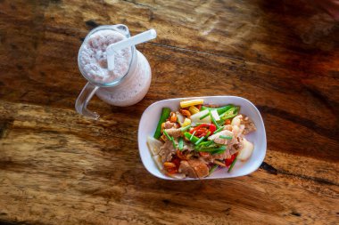 baharatlı domuz eti salata sebze, Asya tarzı yiyecek ve Tayland ile