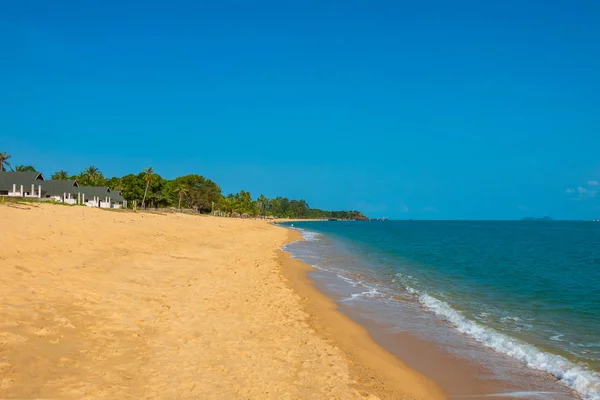 Tropikalna plaża i morze-wakacje w tle koncepcyjnym — Zdjęcie stockowe