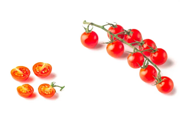 Herry pomidory z plasterkami izolowane na białym tle. — Zdjęcie stockowe