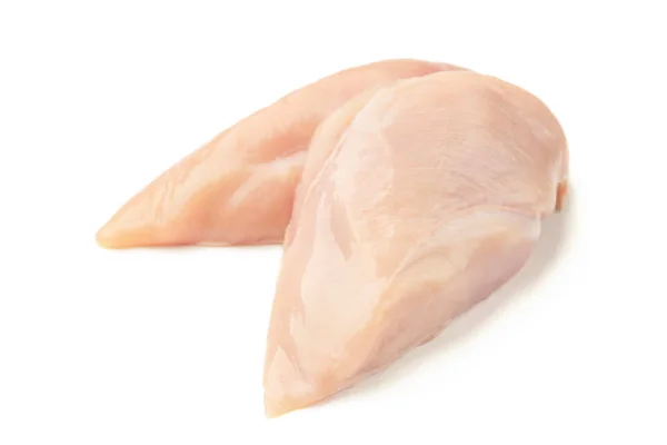 Çiğ tavuk göğüs filetobeyaz arka plan üzerinde izole. — Stok fotoğraf