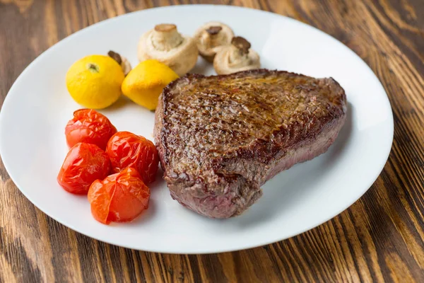 Grilled steak with vegetables