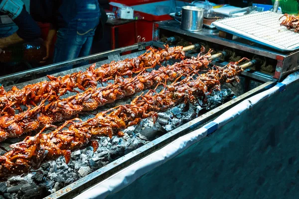 Kippenborst op de grill Thailand eten. — Stockfoto