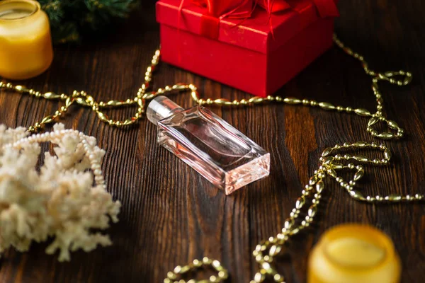 Parfüm ve Noel hediyeleri — Stok fotoğraf