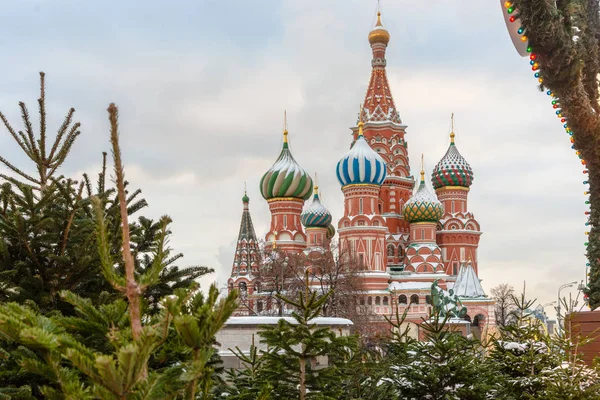 Feira da aldeia de Natal na Praça Vermelha em Moscou, Rússia — Fotografia de Stock