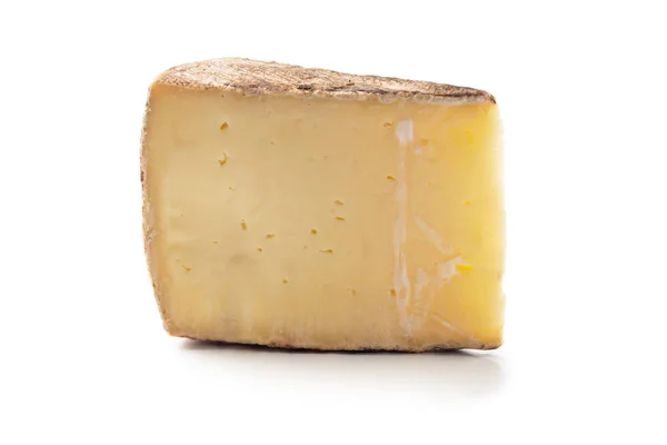 흰색 절연 맛 있는 신선한 치즈의 조각 — 스톡 사진