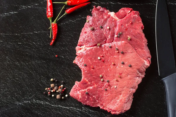 Carne Crua Não Cozida Bife Striploin Nova Iorque Uma Placa — Fotografia de Stock